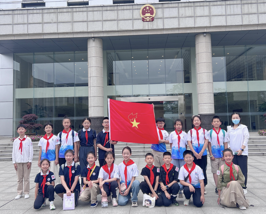 “情景模拟＋角色扮演” 三角湖学子开启趣味“法治之旅”