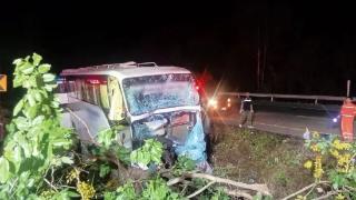 今天凌晨，泰国一载中国游客大巴发生车祸，1死33伤