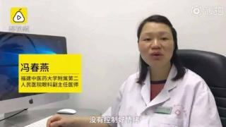 “妈妈情绪失控拿凳子砸向女儿”：情绪失控的妈妈，是孩子一生的噩梦