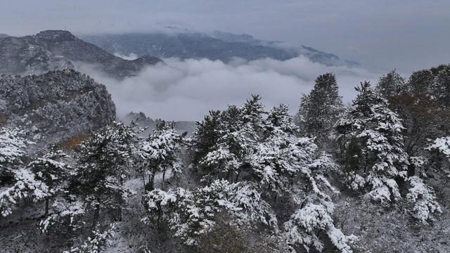 山西永济：雪后五老峰宛如画卷