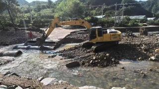 修复路基、疏通河道，绥中县加碑岩乡水毁道路陆续抢通