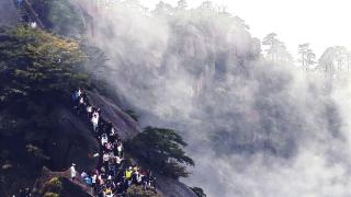 10月6日，黄山风景区接待游客2.3万余人