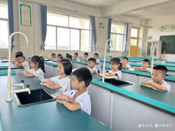 东昌府区张炉集镇中心幼儿园开展参观小学活动