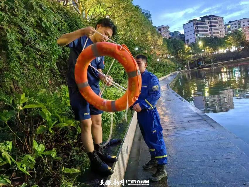 【天眼问政】蓝天救援队：请公众爱惜河畔公益救生设备