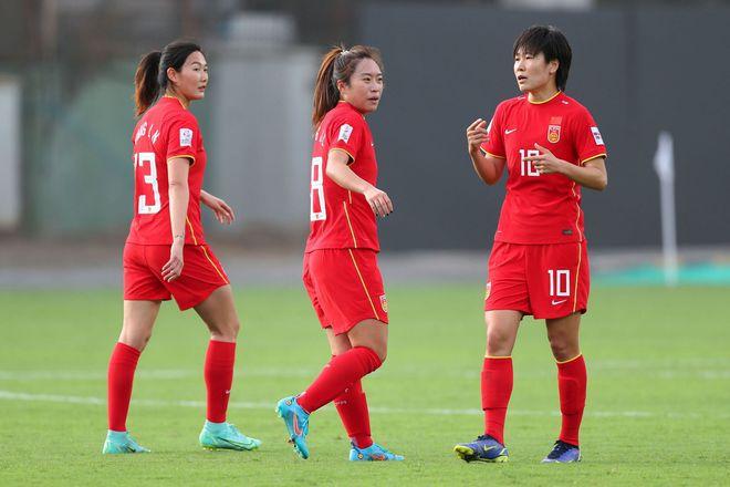 官宣！FIFA派亚洲裁判，中国女足获保送？水庆霞笑了，2-0有戏