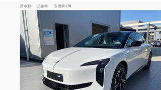 国乒两奥运冠军提新车，孙颖莎爸爸露出自豪笑容，曼昱祝一切顺利