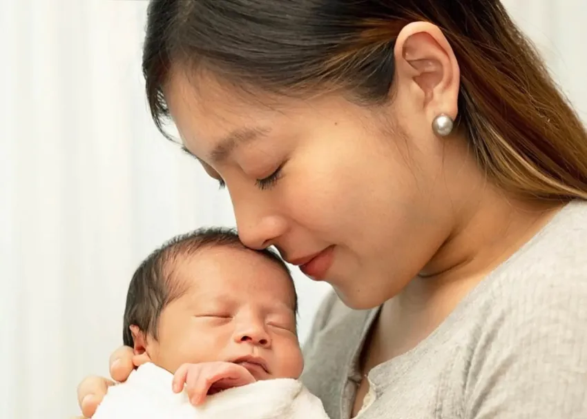 恭喜！香港知名女星文雪儿再度当外婆，小女儿晒照宣布二胎生子