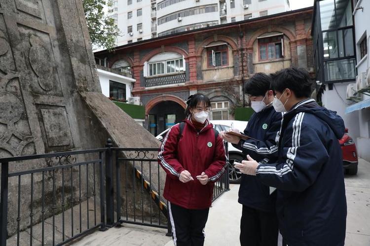 113岁的火警钟楼前来了一支测绘队，高中生开启老城厢优秀历史建筑复原计划