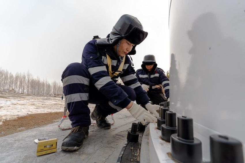 冰天雪地 中国最北省份风电机组运行、建设“两头热”