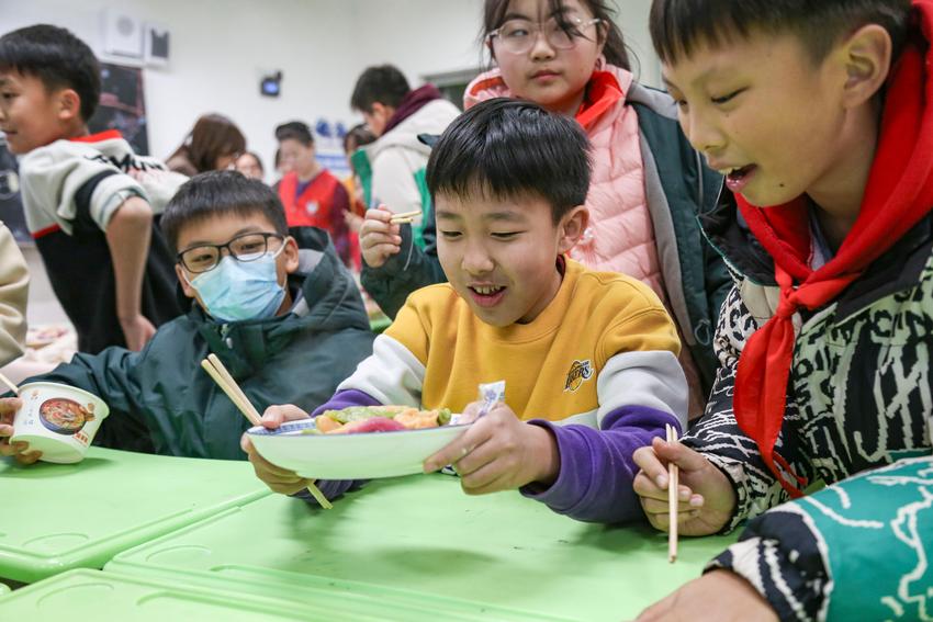 郑东新区聚源路小学客文校区开展冬至活动