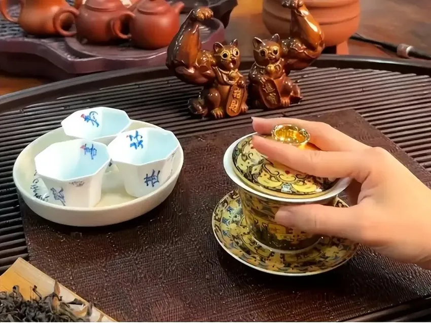 喝绿茶好还是红茶好，哪种茶对血管好，夏季喝什么茶?医生告诉你