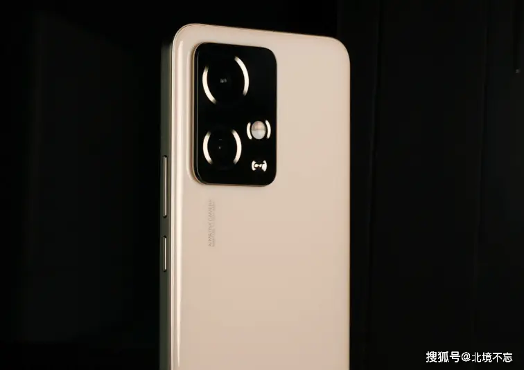 12GB+256GB+骁龙8Gen2，5000mAh+100W，降至2047元竞争力再度提升