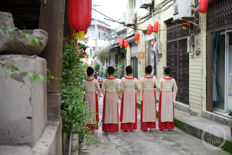 百姓记录｜从捡垃圾开始 重大女博士让故乡的老街“活”了