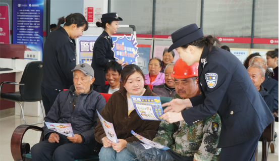 平安警色丨南通海安公安开展“警惕非法套路 规避预付卡风险”主题宣传活动