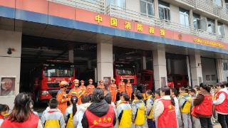 云岩区杨惠街道惠龙社区关工委开展消防站参观学习活动