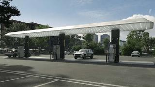 梅赛德斯-奔驰开设首个高功率充电站