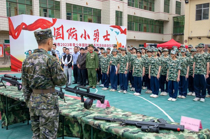 武警北海支队：中小学生进军营增强国防意识