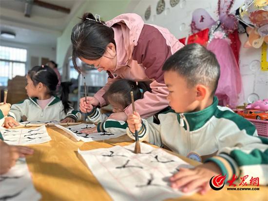 潍坊市奎文区南苑幼儿园迎接奎文区优秀传统文化建设工作专班入园调研