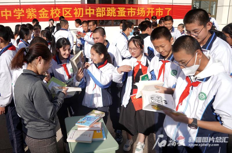 瞧瞧，乌鲁木齐这所学校的读书节来啦