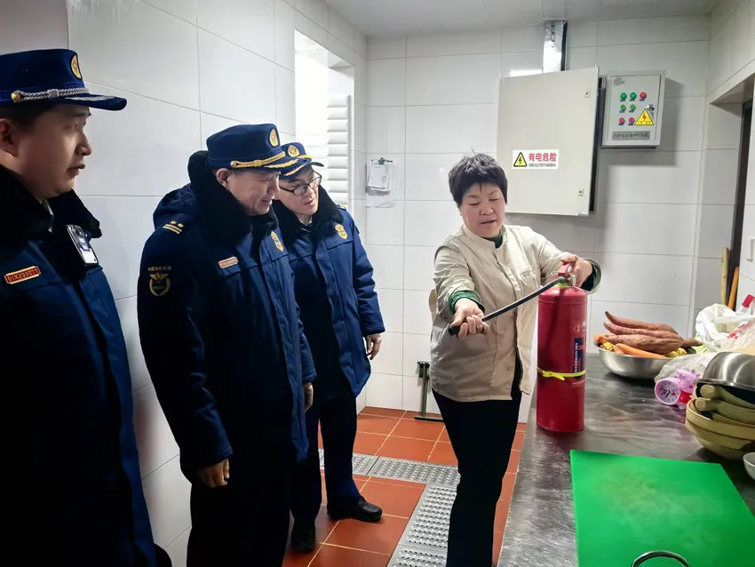 春节将至，北京多区消防部门开展餐饮场所大排查行动