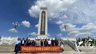 “烈士纪念日”前夕，巢湖市庙岗镇烈士亲属赴定远藕塘烈士陵园祭扫