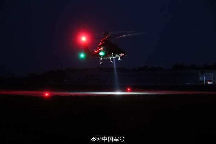 武警直-20苦练夜间飞行，罕见展示飞行头盔夜视仪