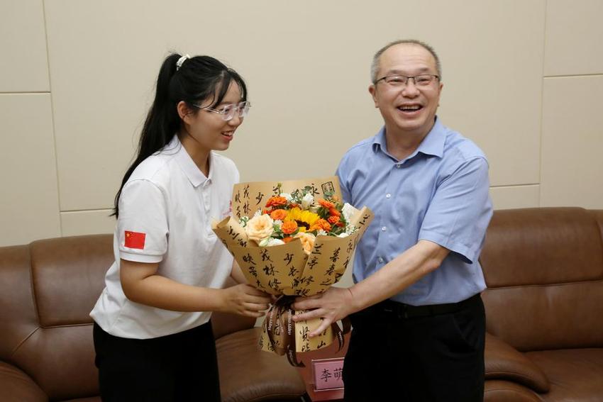 山东劳动职业技术学院李萌萌获第二届全国职业技能大赛银奖 学院党委书记孙众志、院长赵耀培会见获奖团队