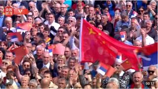 视频丨习近平向塞尔维亚欢迎人群挥手示意