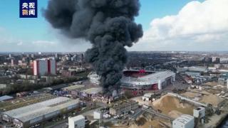 英国南安普敦一体育场附近发生火灾