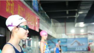 湖南湘江新区首届“跃动·湘江”中小学生游泳比赛举行