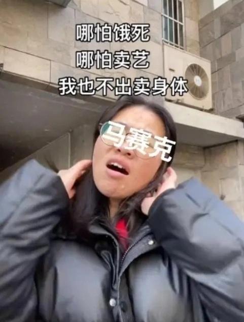 36岁女子独自带娃，找不到合适的工作也找不到对象：心态崩了