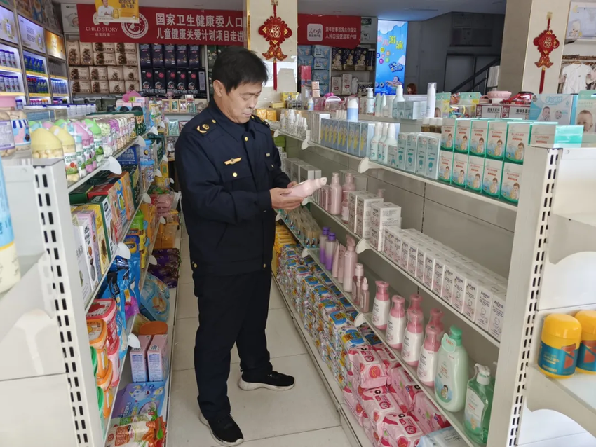 滨城区市场监管局：加强化妆品行业监管 宣贯相关法律法规知识