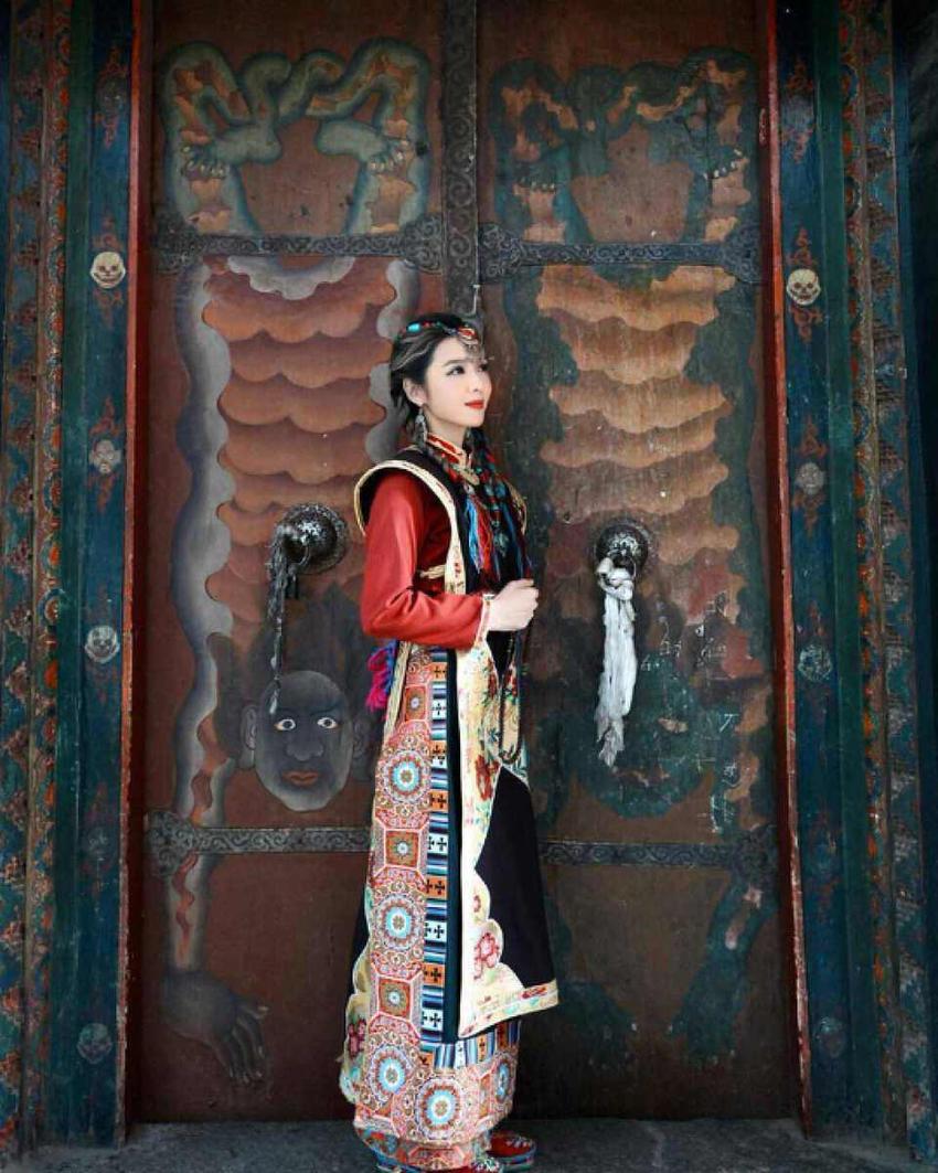 官恩娜晒西藏旅行照，自带美颜效果，却得到摄影师这样回应