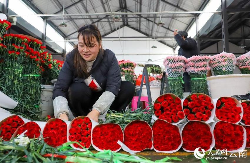 新春走基层|走进亚洲最大鲜切花交易市场：买鲜花 迎新春