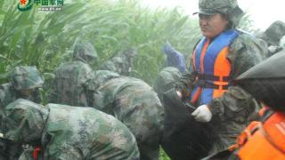吉林省遭遇暴雨，子弟兵、民兵奔赴一线抢险救灾