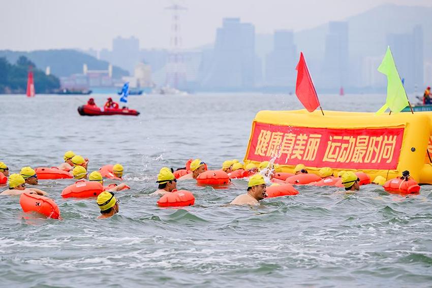 高清组图直击：千名“泳士”横渡厦鼓海峡