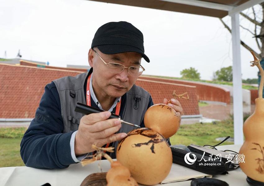 在希望的田野上 满目秋色尽丰收