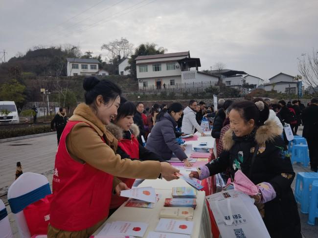 自贡荣县举行2023年“情暖荣州”文化科技卫生“三下乡”现场服务活动启动仪式