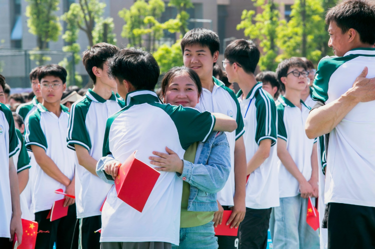 2024年川渝职教学生成人仪式示范活动 在重庆市大足职业教育中心举行