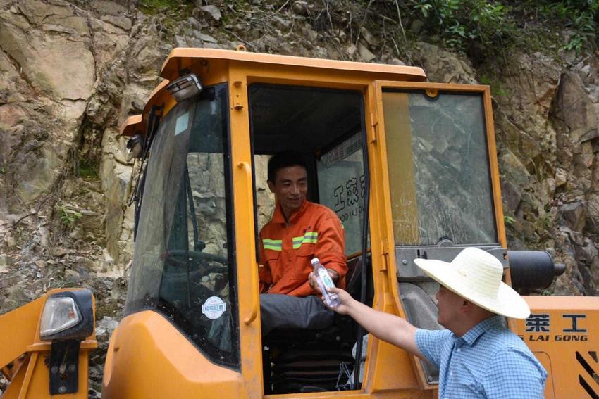 湖南沅陵：万名干部下基层 抗灾自救暖民心