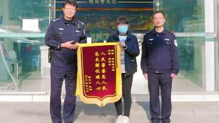 社区民警暖心调解 反目邻里握手言和