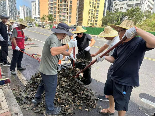 海口市综合行政执法局全力推进灾后清障重建工作