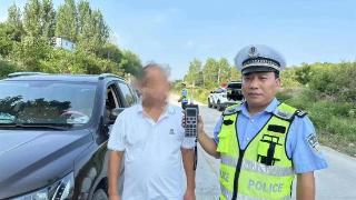 见到交警掉头就跑，交警一查果然是酒驾