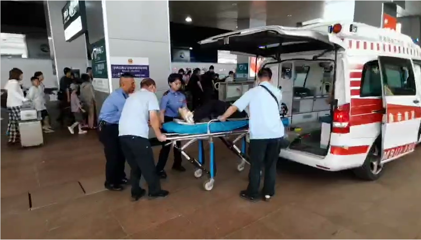 旅客高铁上有流产迹象，济南火车站紧急开辟绿色通道