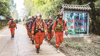 保山森林消防筑牢“防火墙”护航春节