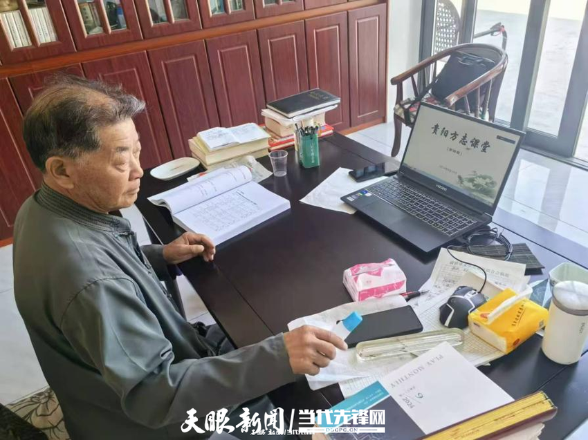 清镇市卫城镇“三老”：桑榆不晚 笔耕不辍