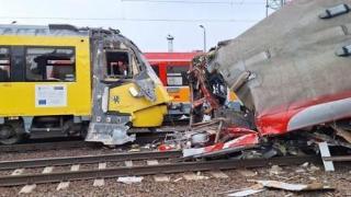 波兰两火车相撞致4人受伤
