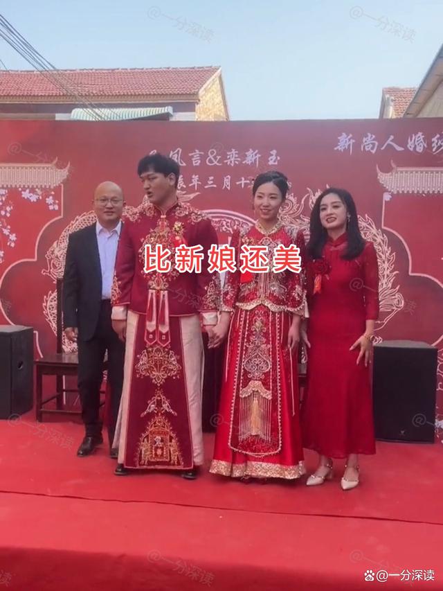 80后女子升级当婆婆，很美很年轻，知情人：老公很宠她