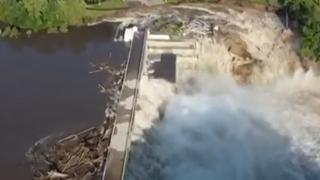 美国一座百年大坝面临溃坝风险 变电站已被冲走