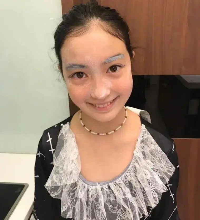 《爸爸去哪儿》10年，八位女孩已亭亭玉立，富养的女儿气质真出众